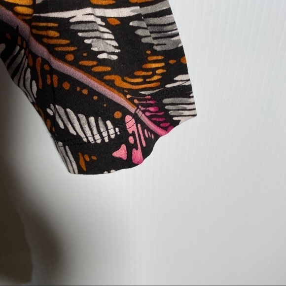 ST JOHN Top with Rhinestones. Abstract in red gray and orange. Size Small - Picture 6 of 8